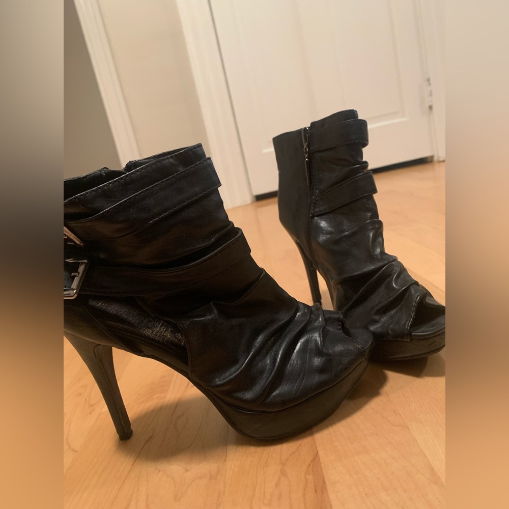 Black faux leather heels with buckles and zipper closure 7.5